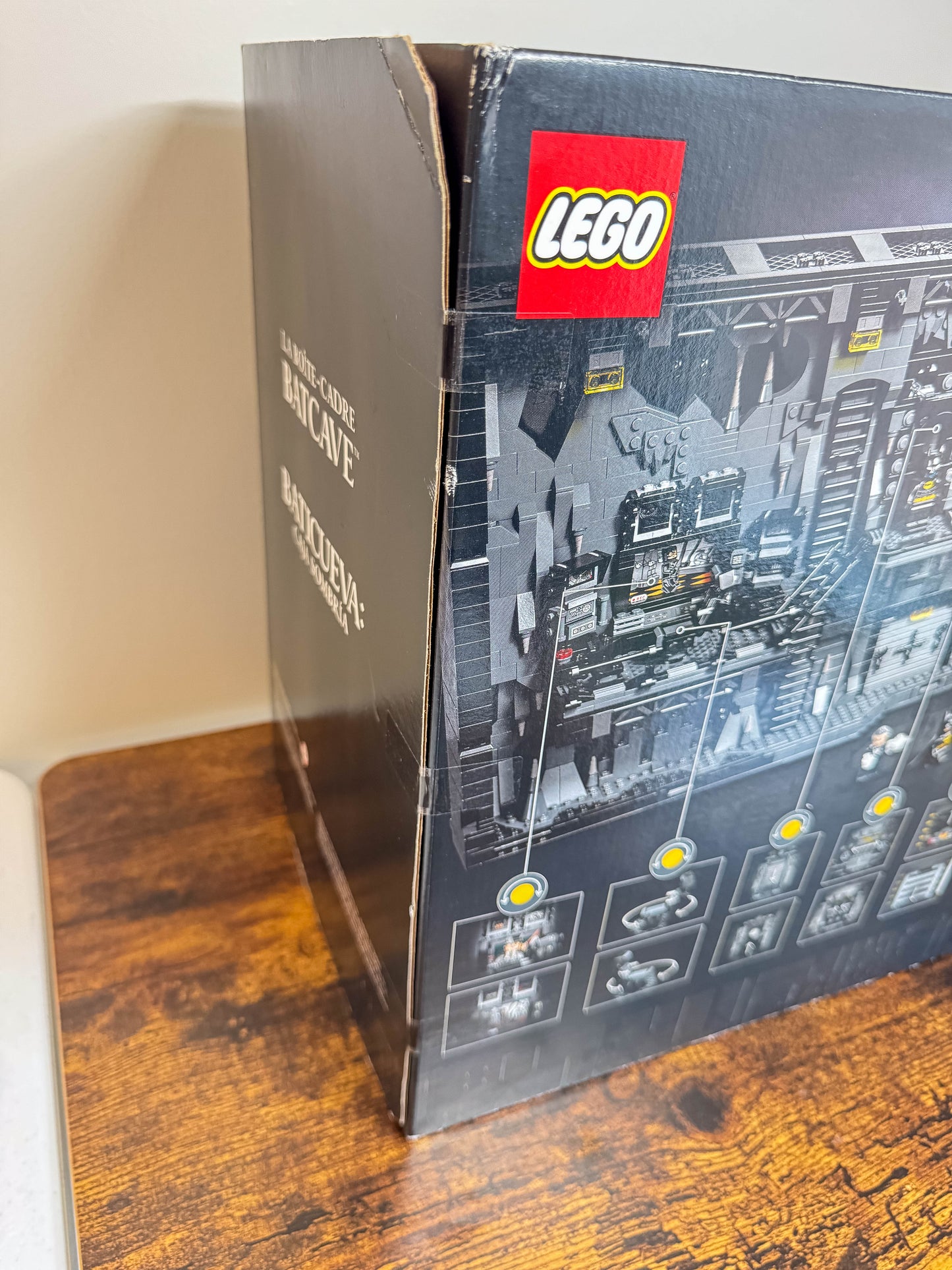 LEGO DC Comics Super Heroes Batman Returns Batcave – Shadow Box 76252