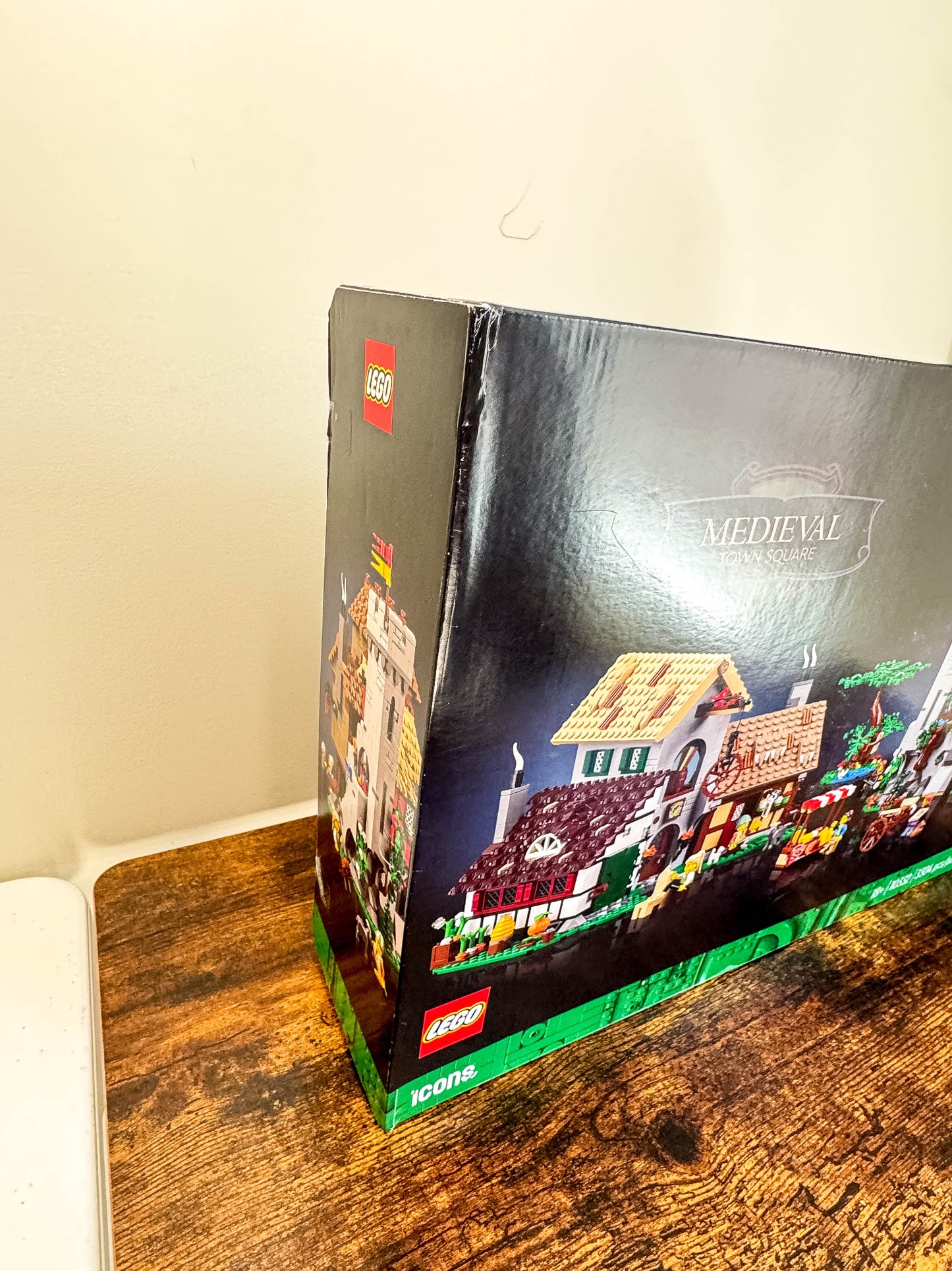 LEGO Icons Castle Medieval Town Square 10332 Factory Sealed