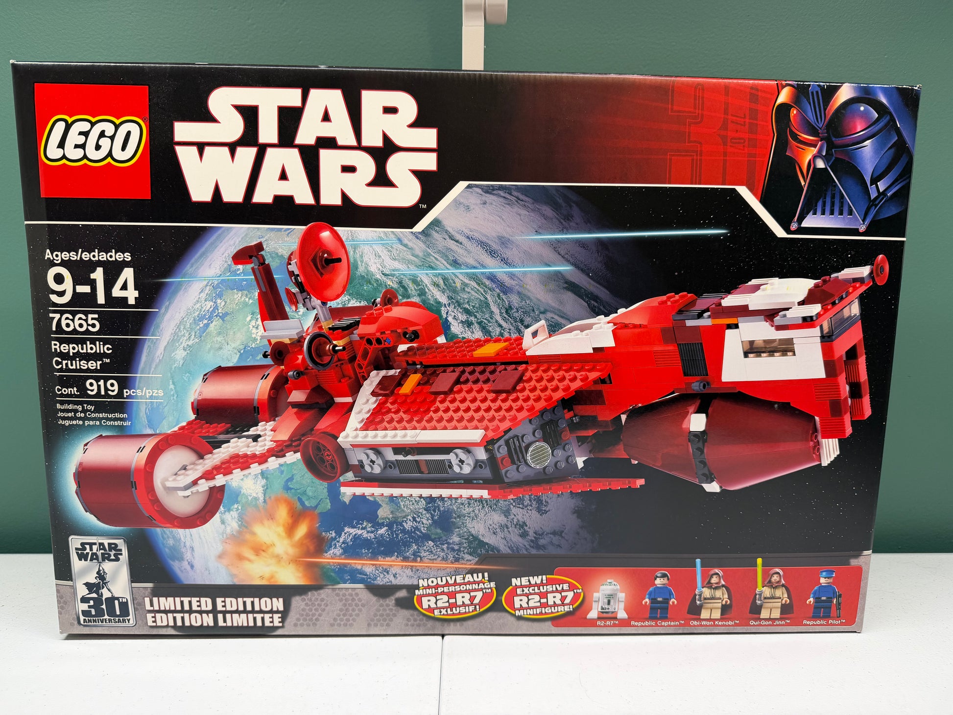 LEGO Star Wars Republic Cruiser Limited Edition with R2-R7 7665 NISB Excellent
