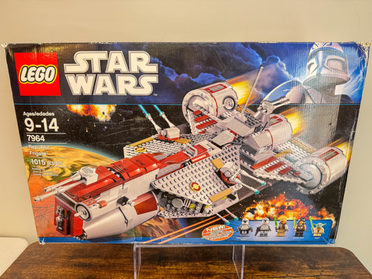 LEGO Star Wars The Clone Wars Republic Frigate 7964 Factory Sealed