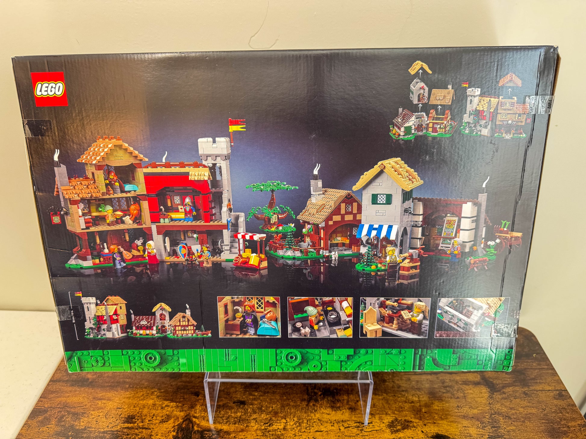 LEGO Icons Castle Medieval Town Square 10332 Factory Sealed