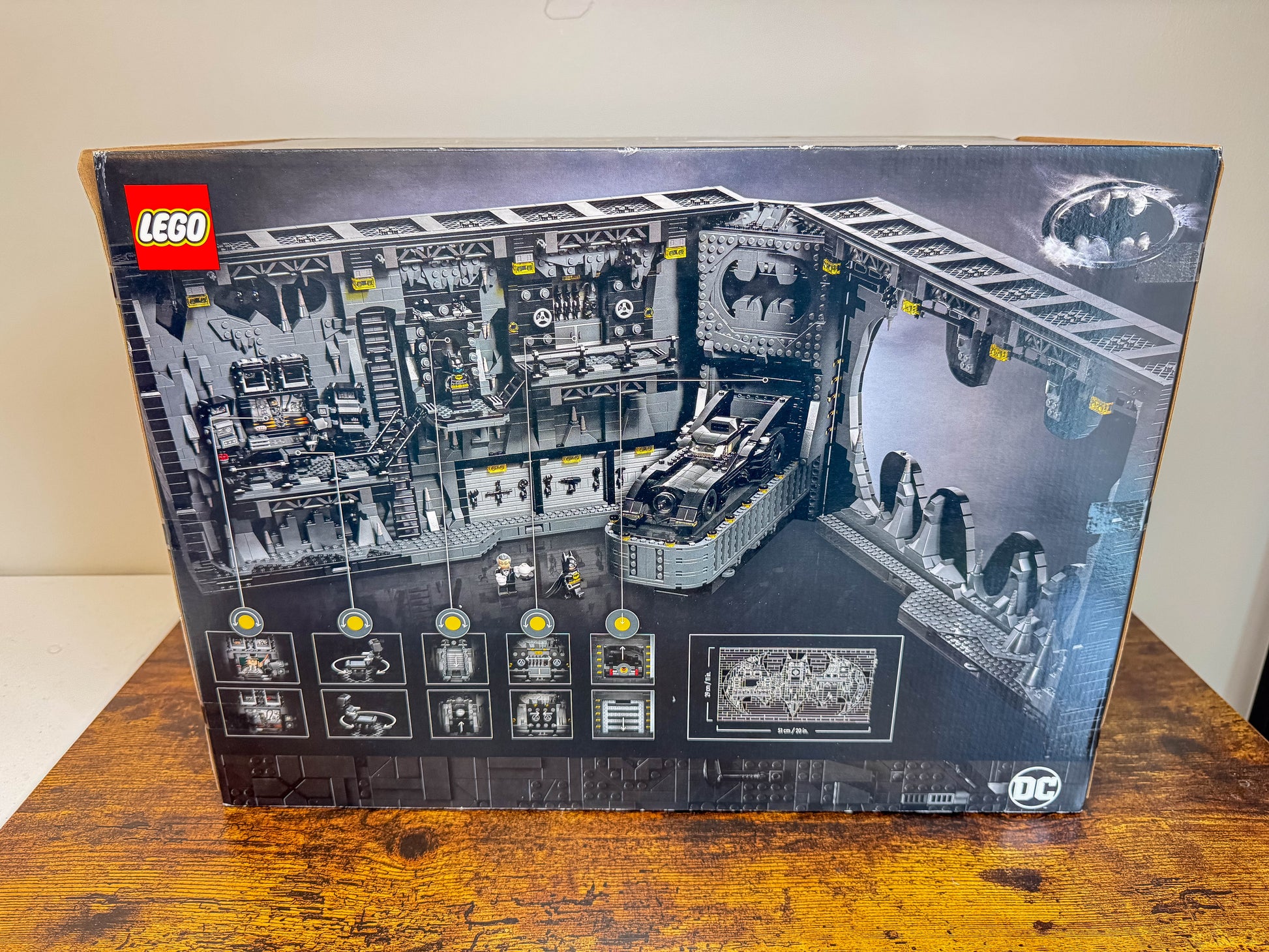 LEGO DC Comics Super Heroes Batman Returns Batcave – Shadow Box 76252
