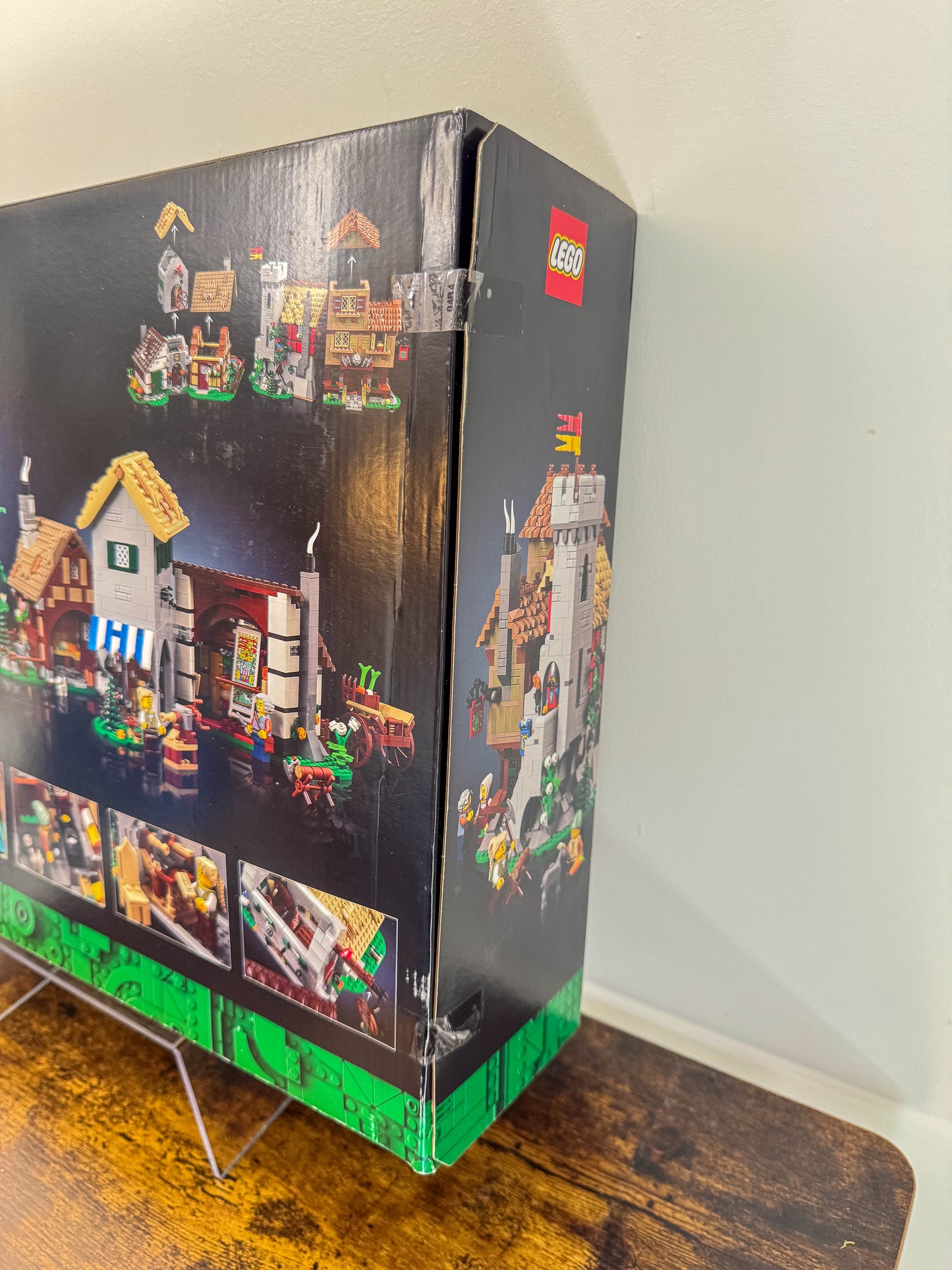 LEGO Icons Castle Medieval Town Square 10332 Factory Sealed