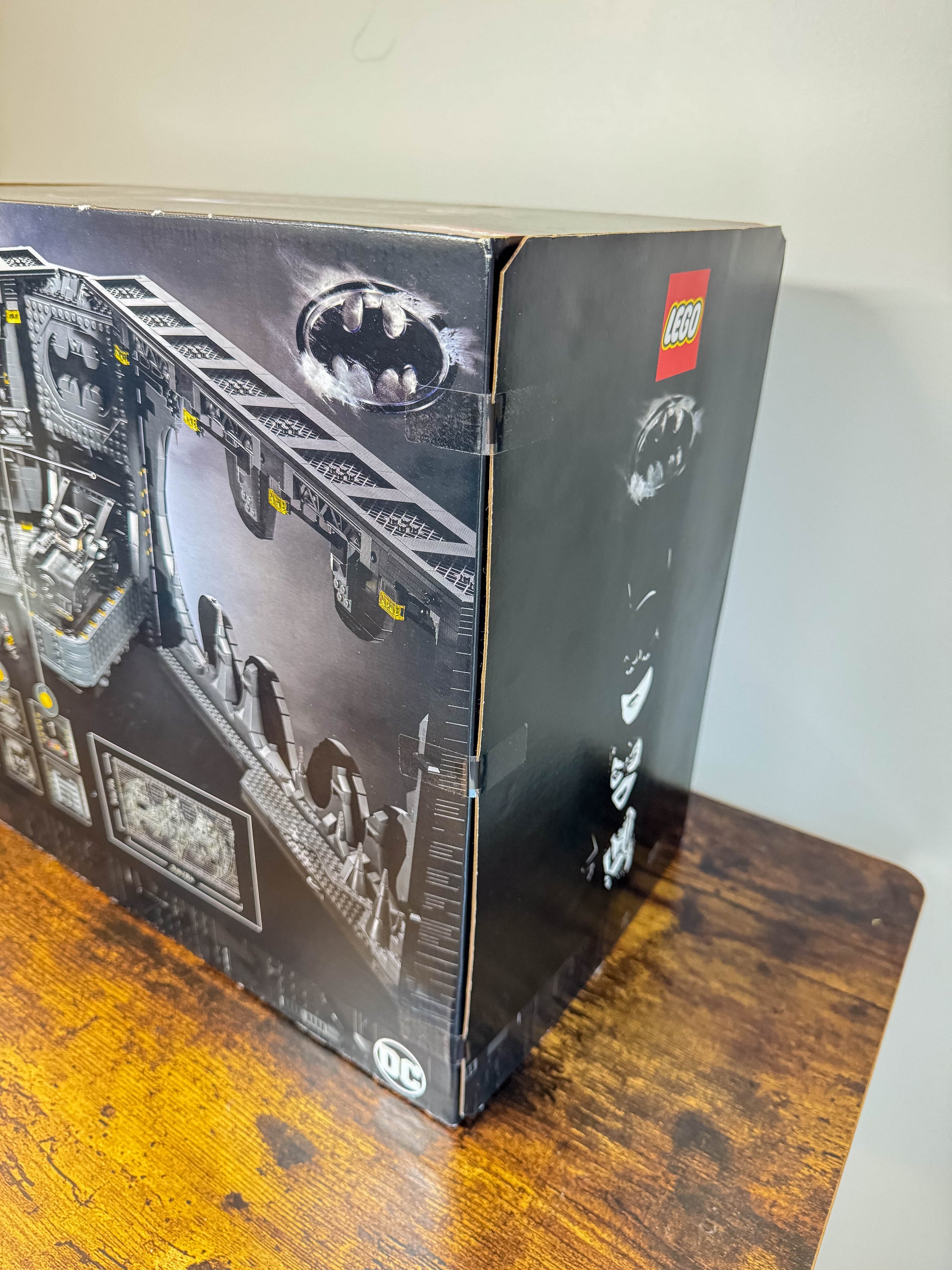 LEGO DC Comics Super Heroes Batman Returns Batcave – Shadow Box 76252