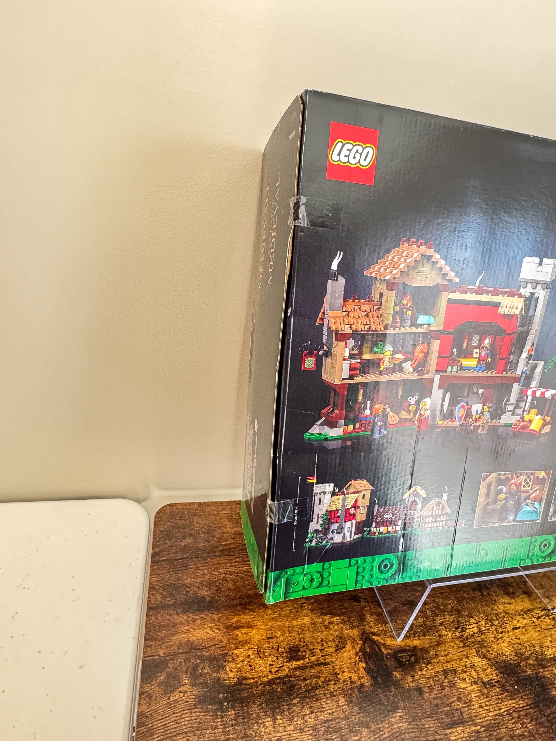 LEGO Icons Castle Medieval Town Square 10332 Factory Sealed