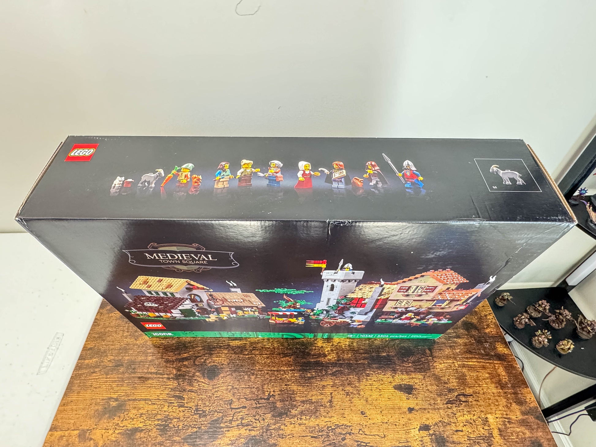 LEGO Icons Castle Medieval Town Square 10332 Factory Sealed